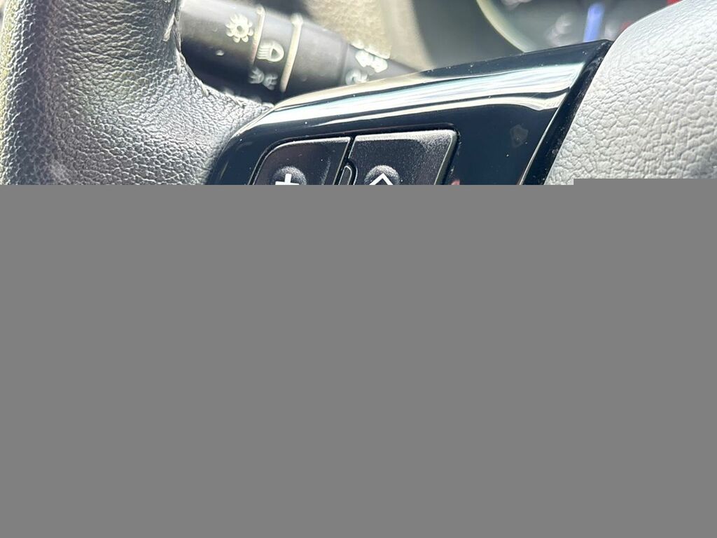 Toyota Yaris Vvt-i Icon Tech Red #10