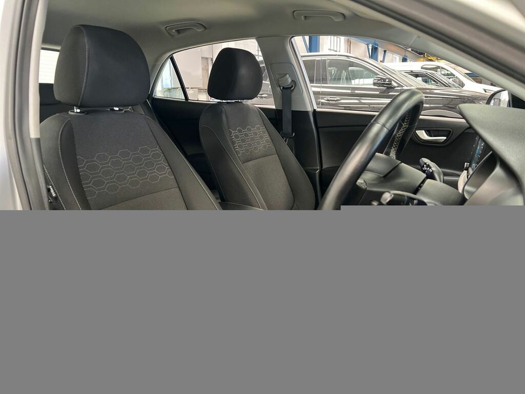 Kia RIO 1.4 2 6 Speed Silver #4