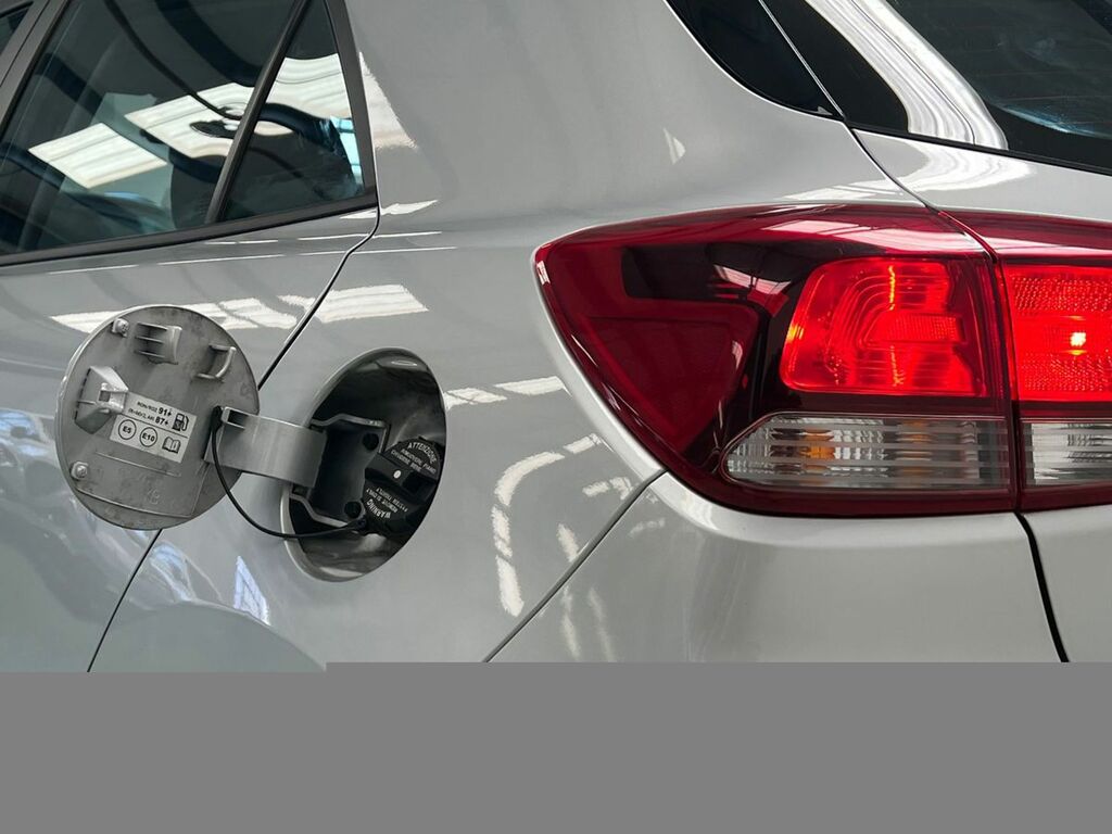 Kia RIO 1.4 2 6 Speed Silver #2