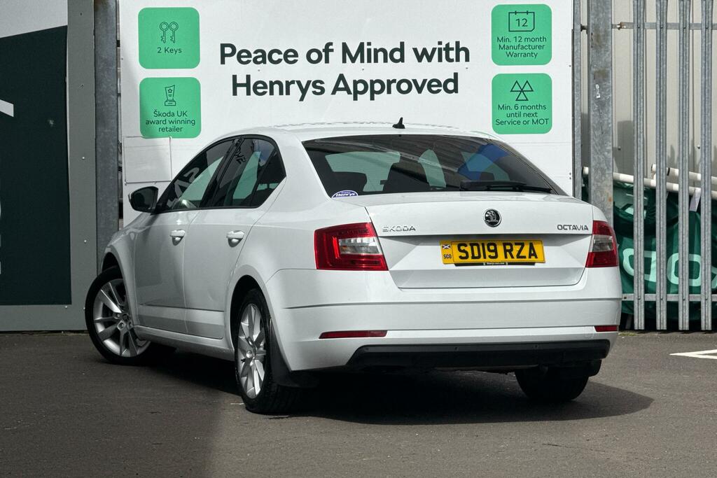 Skoda Octavia Octavia 1.6 Tdi Cr Se L 1919 Koda White #3