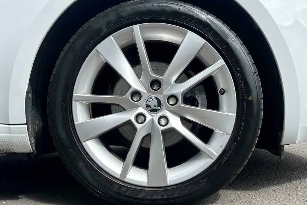 Skoda Octavia Octavia 1.6 Tdi Cr Se L 1919 Koda White #5