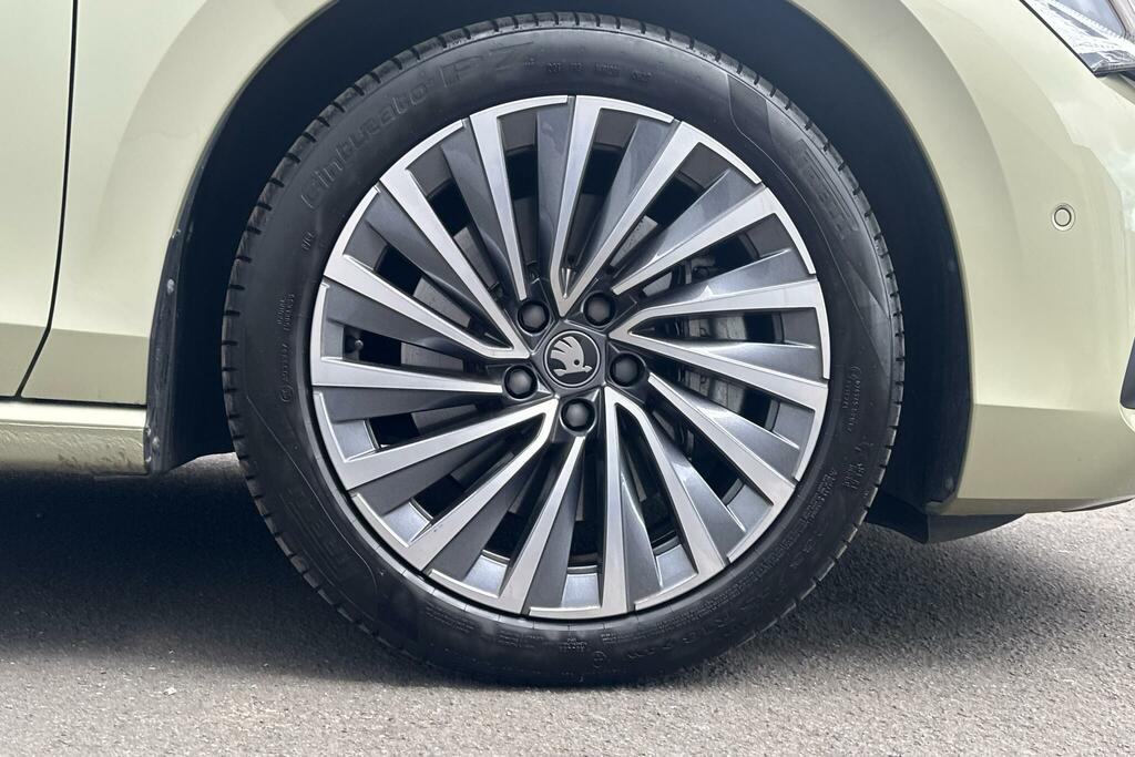Skoda Superb Superb 1.5 Tsi Iv Laurin Klement Dsg 2575 Yellow #5