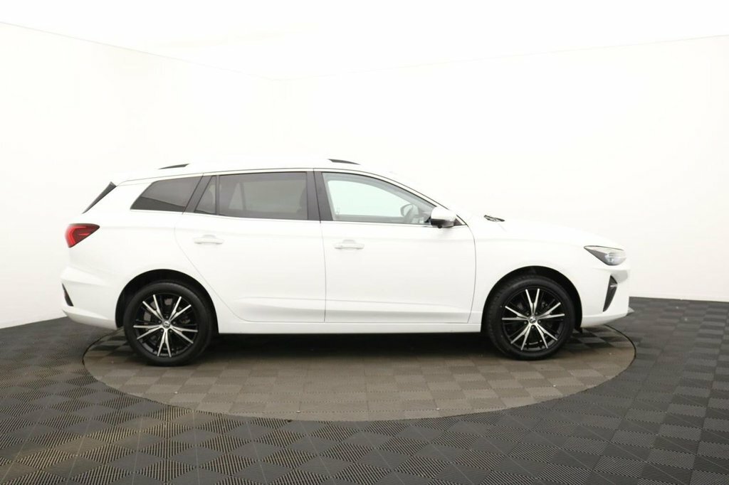 MG MG5 Estate White #2