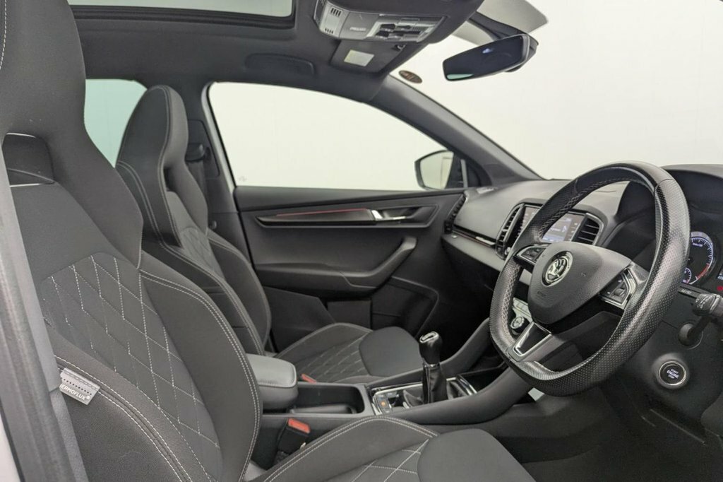 Skoda Karoq 2L Sportline White #3