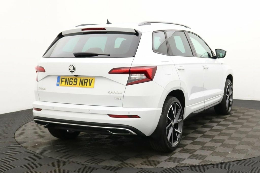Skoda Karoq 2L Sportline White #4