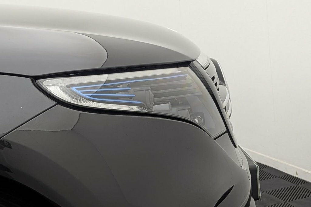 Mercedes-Benz EQC Amg Line Black #47