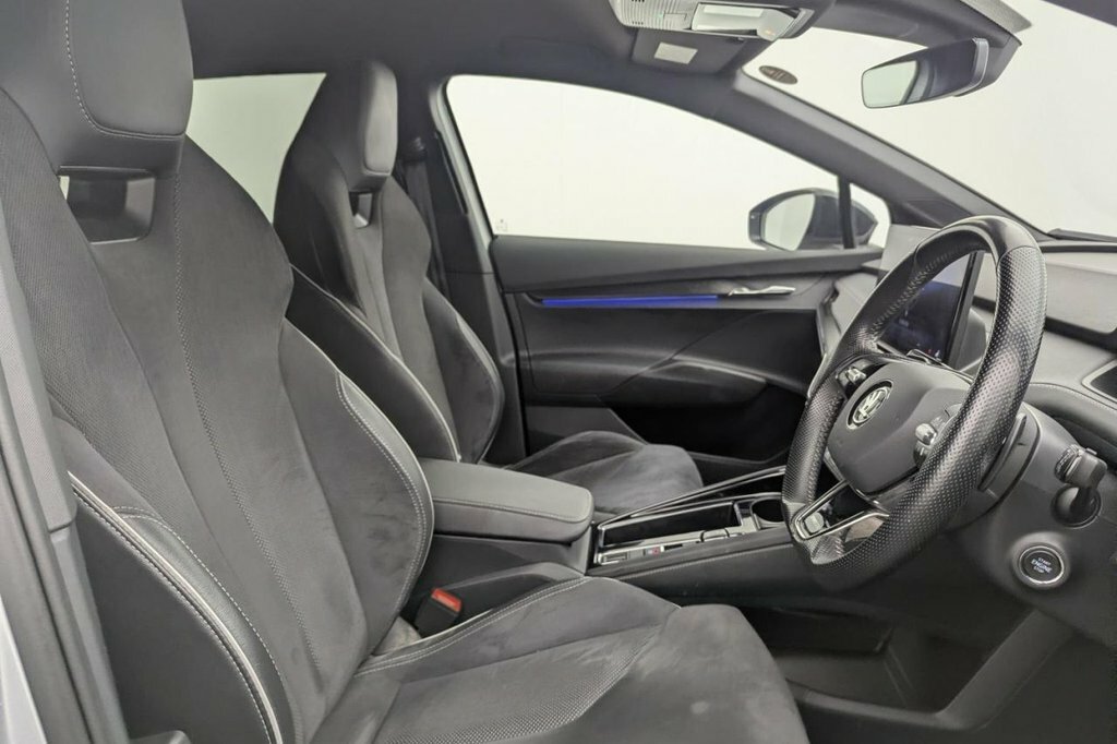Skoda ENYAQ Suv Silver #3