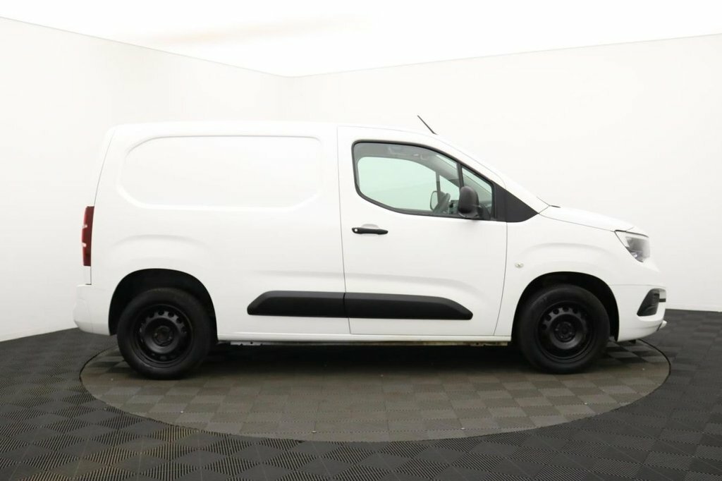 Vauxhall Combo 1.6L Sportive White #2