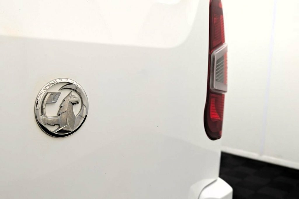 Vauxhall Combo 2300 Sportive 1.5 Bluehdi 100 Air Con P Sensors Lw White #38