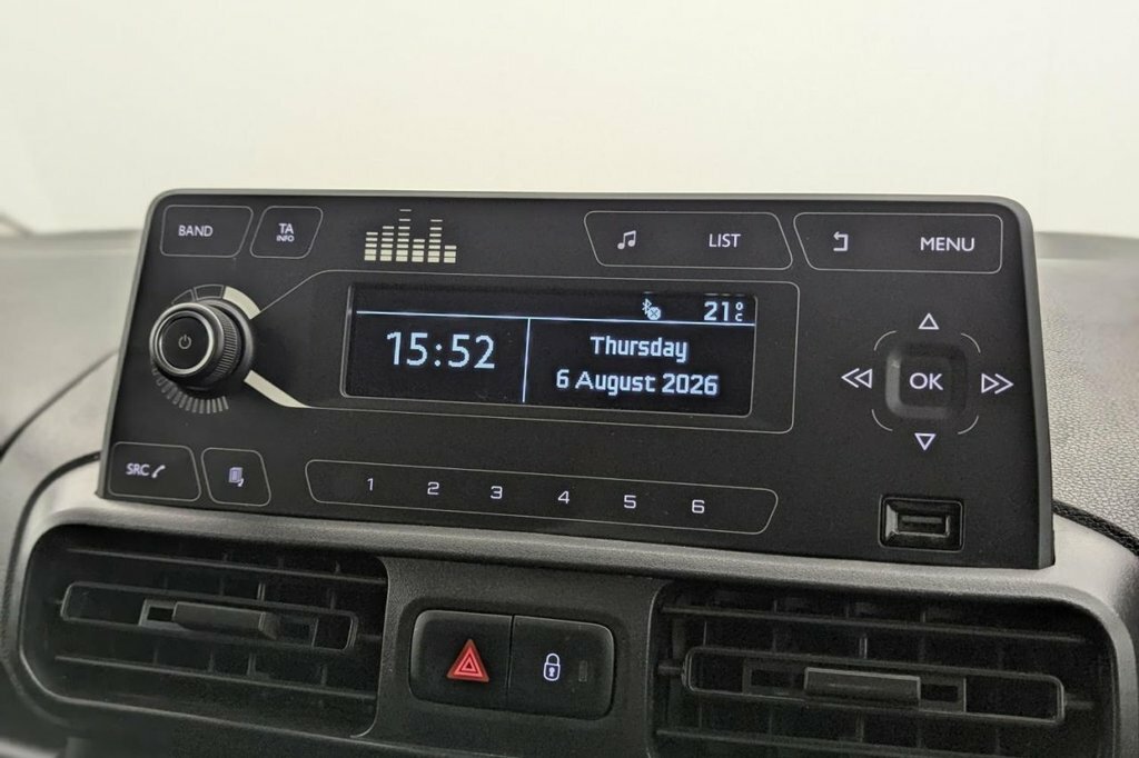 Vauxhall Combo 2300 Sportive 1.5 Bluehdi 100 Air Con P Sensors Lw White #30