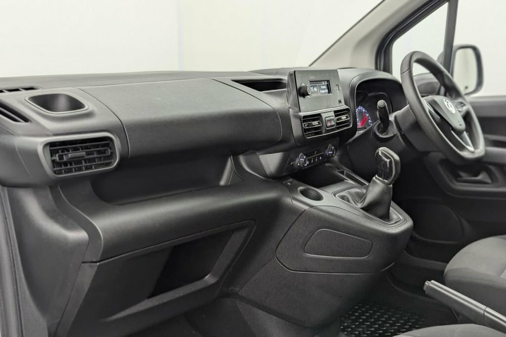 Vauxhall Combo 2300 Sportive 1.5 Bluehdi 100 Air Con P Sensors Lw White #17