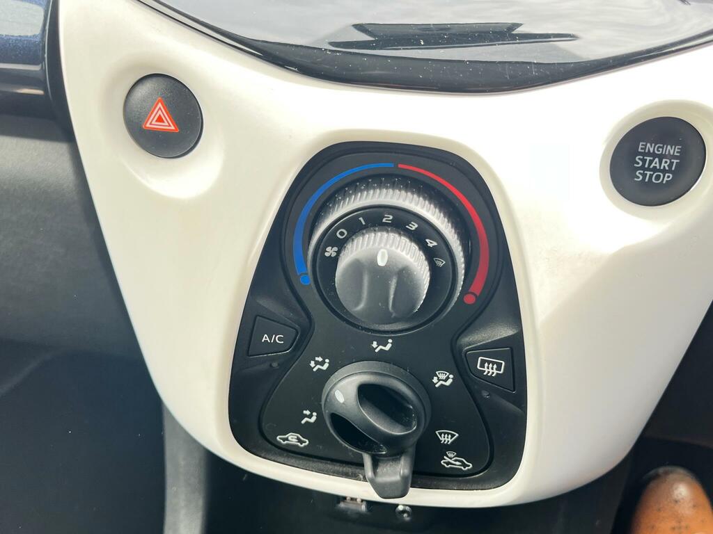 Peugeot 108 1.2 Puretech Allure Hatchback Eu White #10