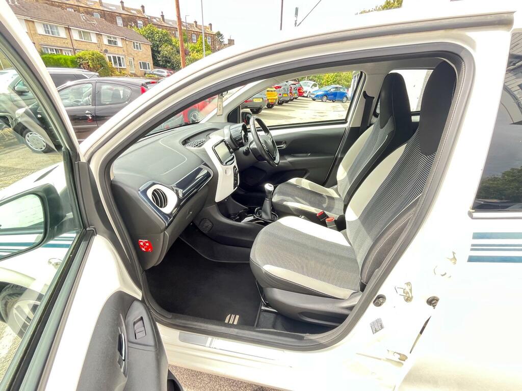 Peugeot 108 1.2 Puretech Allure Hatchback Eu White #7