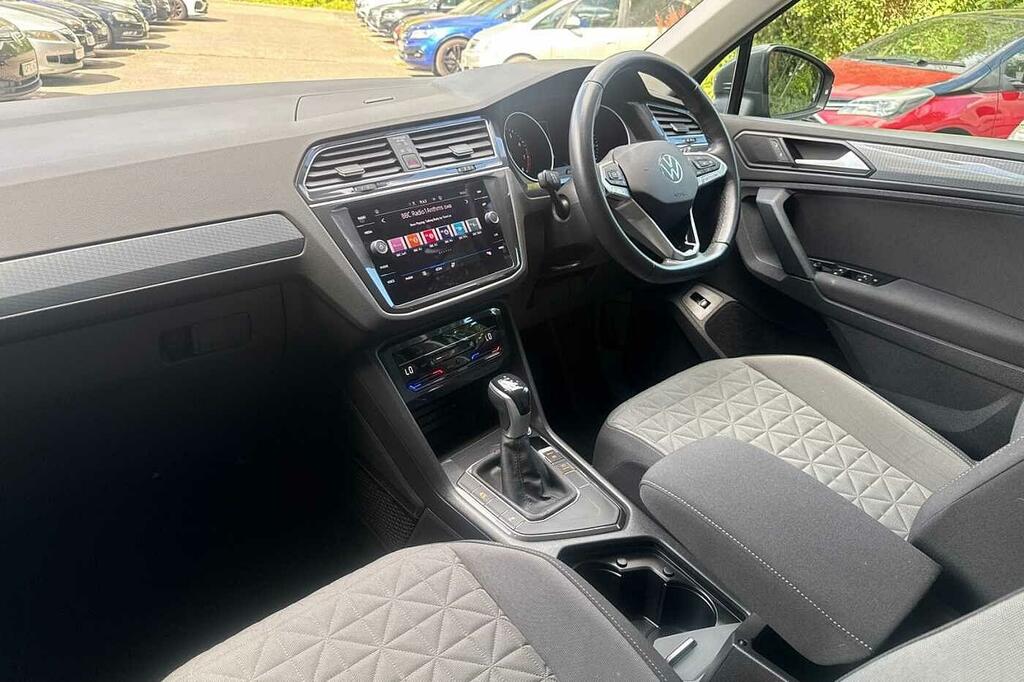 Volkswagen Tiguan 1.5 Tsi 150 Life Dsg AV22YKU Grey #2