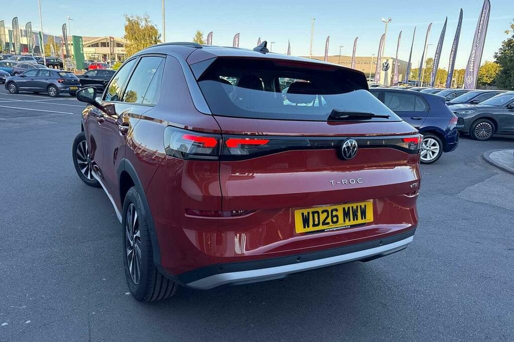 Volkswagen T-Roc 1.5 Etsi 150 Life Dsg WD26MWW Red #3