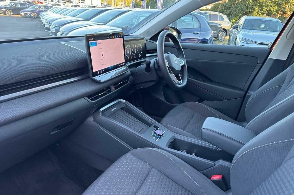 Volkswagen T-Roc 1.5 Etsi 150 Life Dsg WD26MWW Red #2