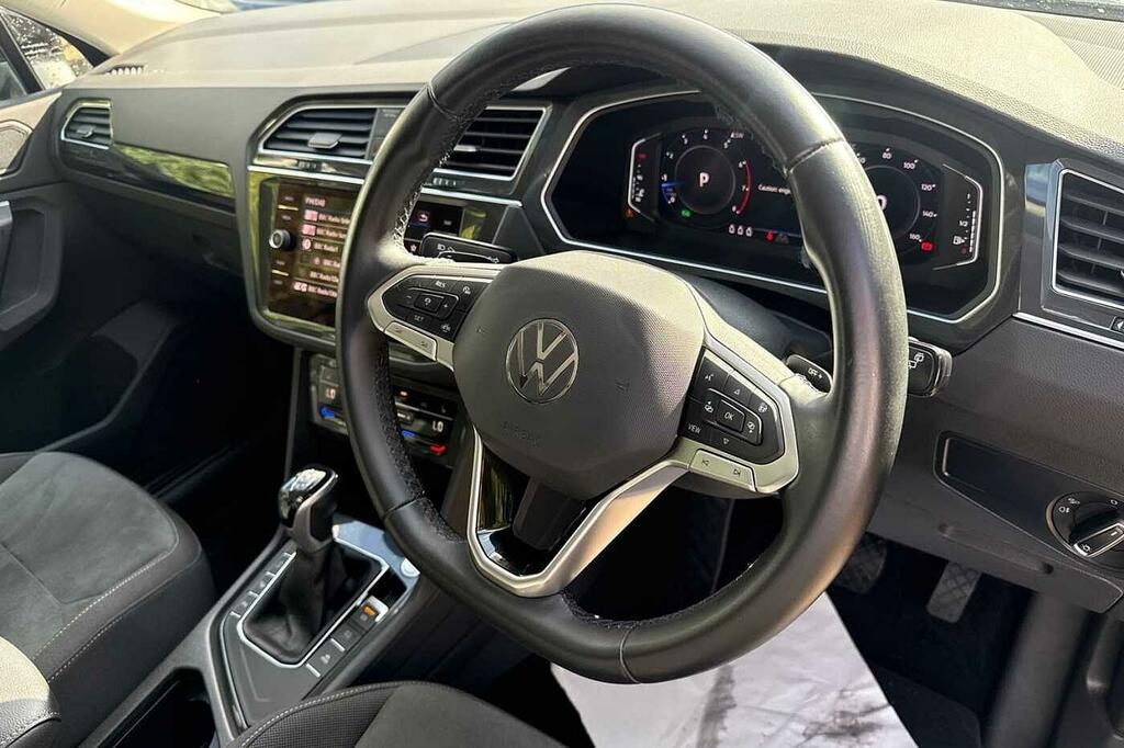 Volkswagen Tiguan 1.5 Tsi 150 Elegance Dsg Black #6