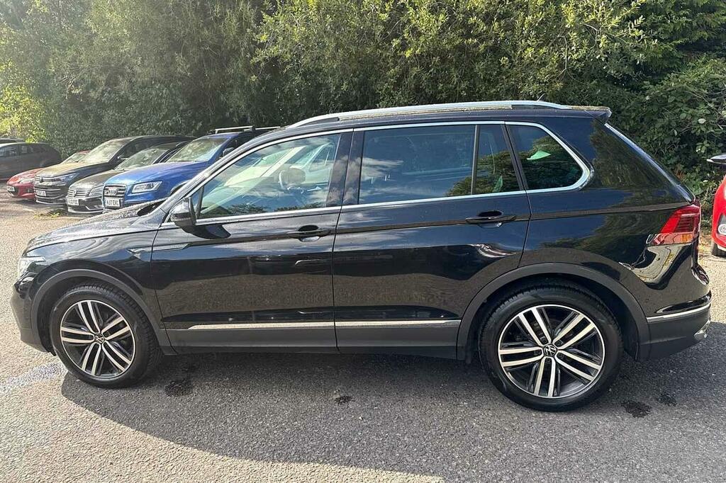 Volkswagen Tiguan 1.5 Tsi 150 Elegance Dsg Black #4
