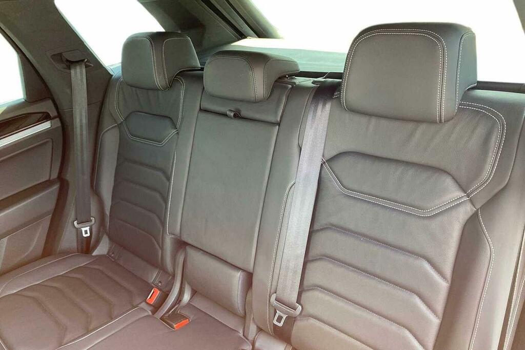 Volkswagen Touareg R-line Tech White #11