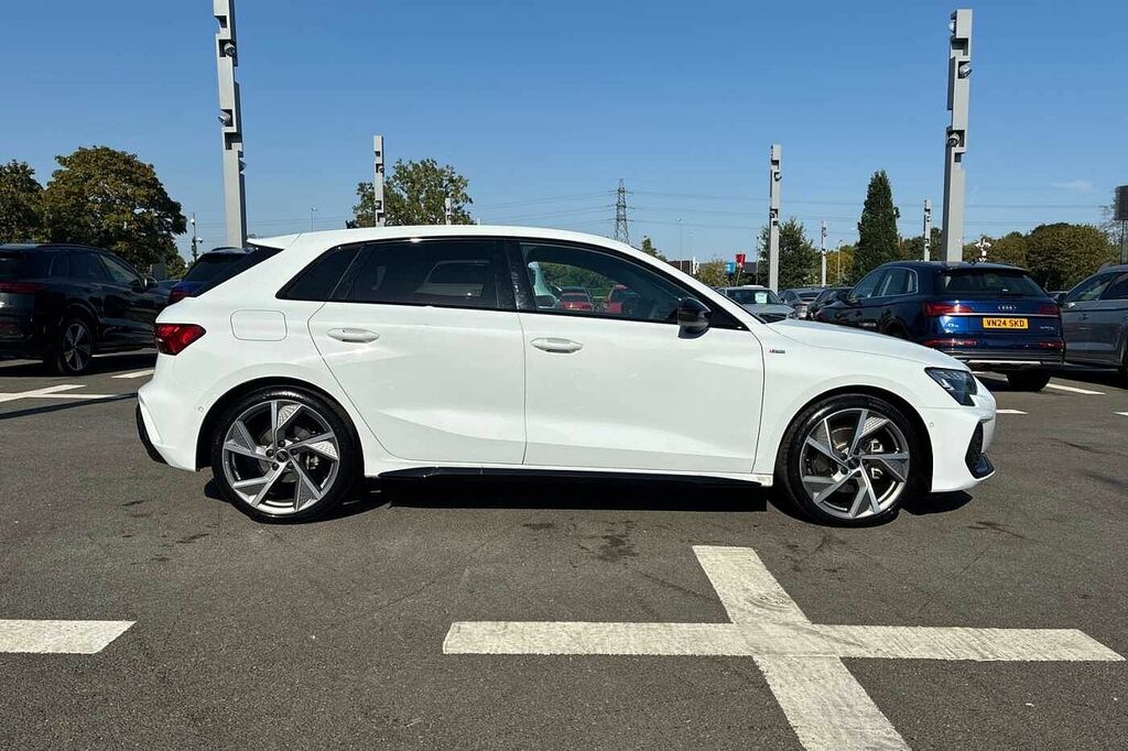 Audi A3 1.5 Tfsi 35 Black Edition Sportback S T White #4