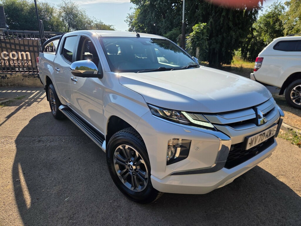 Mitsubishi L200 Double Cab Di-d 150 Barbarian X 4Wd White