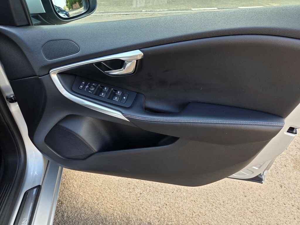 Volvo V40 T2 122 Momentum Nav Plus Geartronic 2018 Blue #28