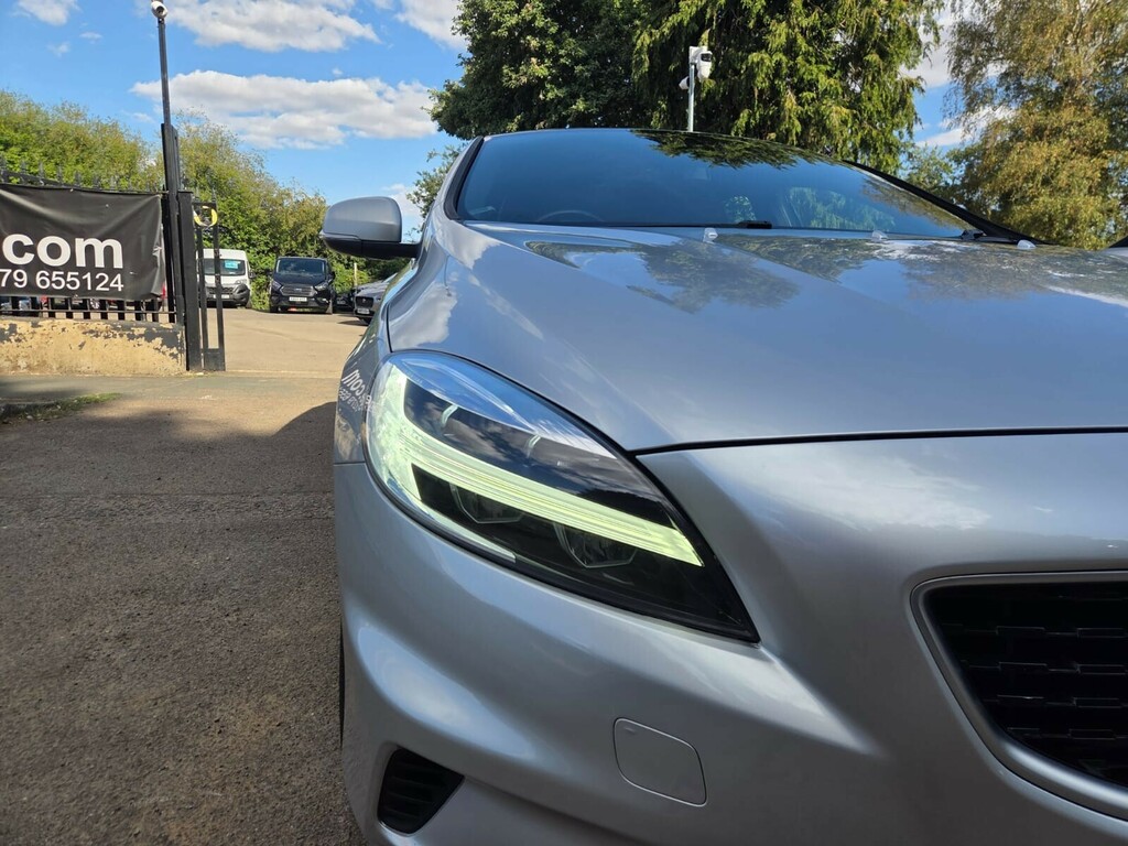 Volvo V40 T2 122 Momentum Nav Plus Geartronic 2018 Blue #25