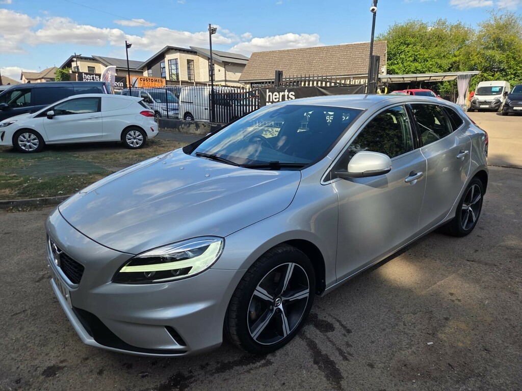 Volvo V40 T2 122 Momentum Nav Plus Geartronic 2018 Blue #16