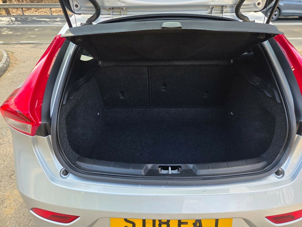 Volvo V40 T2 122 Momentum Nav Plus Geartronic 2018 Blue #22