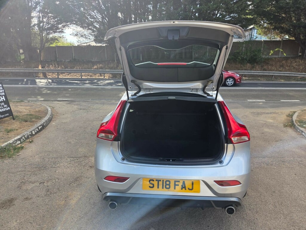 Volvo V40 T2 122 Momentum Nav Plus Geartronic 2018 Blue #21