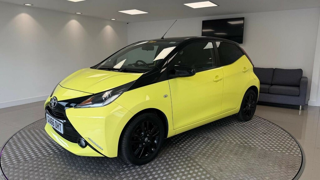Toyota Aygo 1.0 Vvt-i X-cite 3 Yellow Bi-tone Euro 6 Yellow