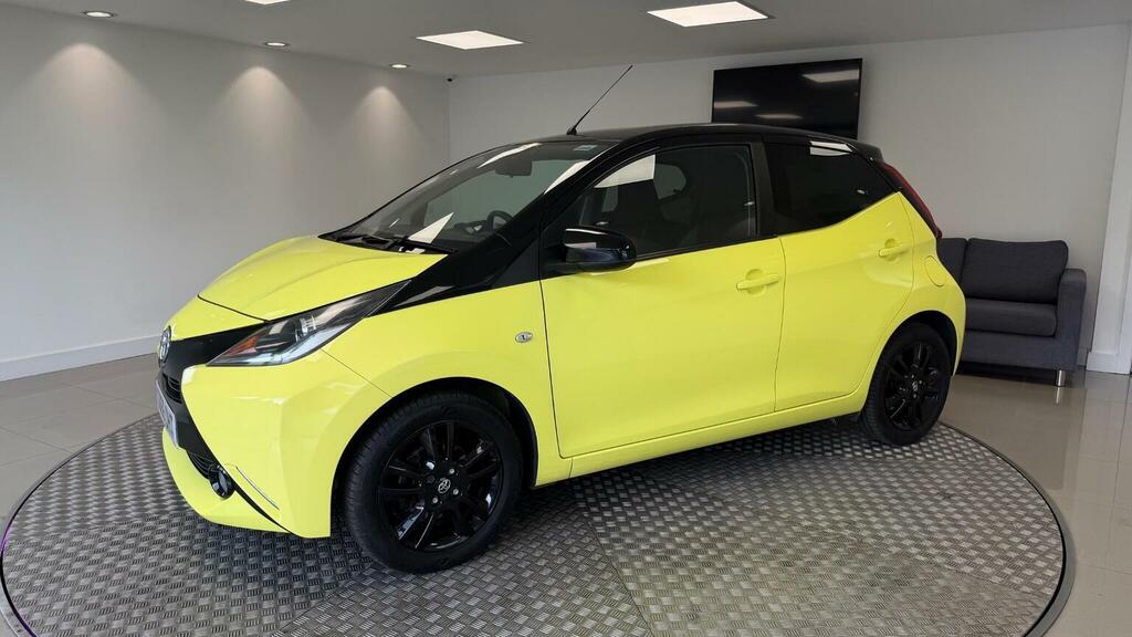 Toyota Aygo 1.0 Vvt-i X-cite 3 Yellow Bi-tone Euro 6 Yellow #2