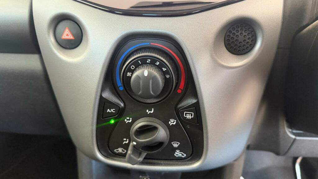 Toyota Aygo 1.0 Vvt-i X-trend White #42