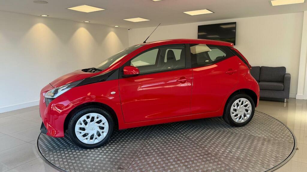 Toyota Aygo 1.0 Vvt-i X-play Euro 6 Red #4