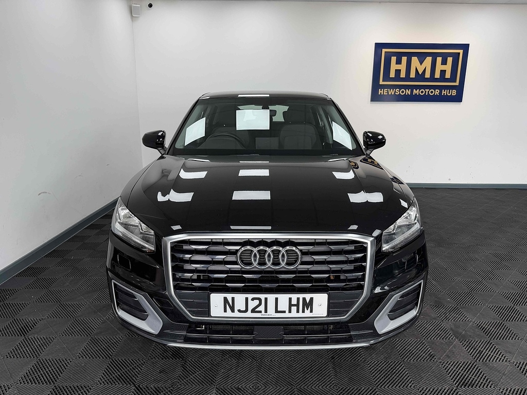 Audi Q2 Tdi Technik Black #2