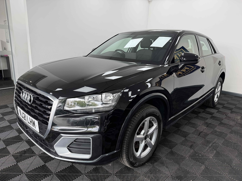Audi Q2 Tdi Technik Black #3