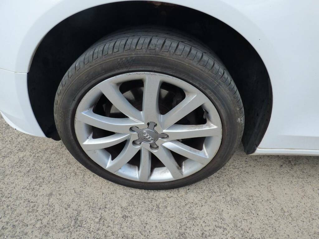 Audi A4 2.0 Tdi 177 Quattro Se Technik S Tronic White #5