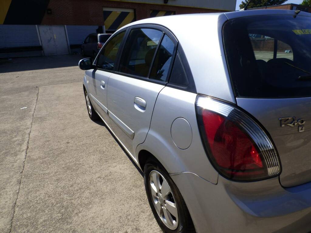 Kia RIO 1.5 Crdi 2 Silver #5