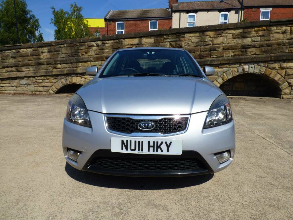 Kia RIO 1.5 Crdi 2 Silver #3