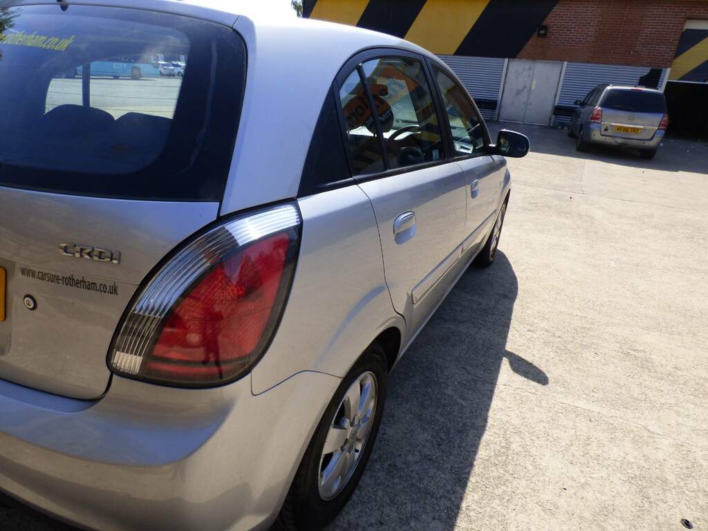 Kia RIO 1.5 Crdi 2 Silver #4
