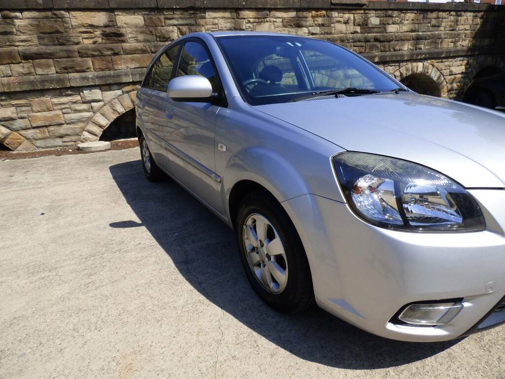 Kia RIO 1.5 Crdi 2 Silver #2