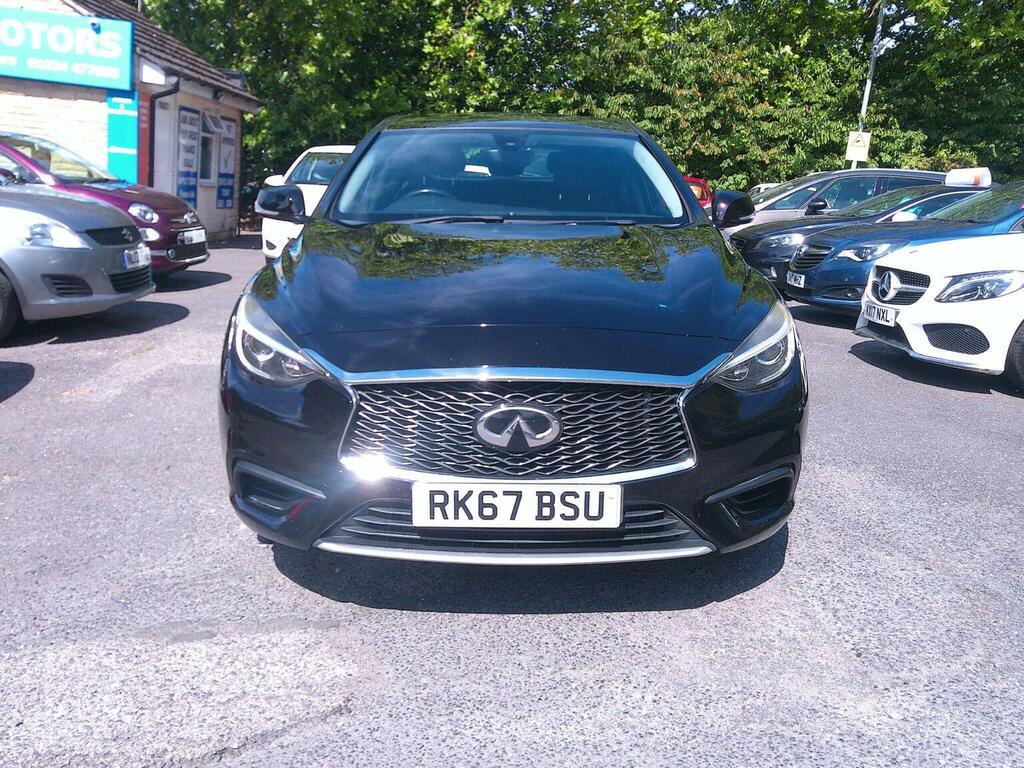 Infiniti Q30 Hatchback 2.2D Se Dct Euro 6 Ss 201767 Black #2