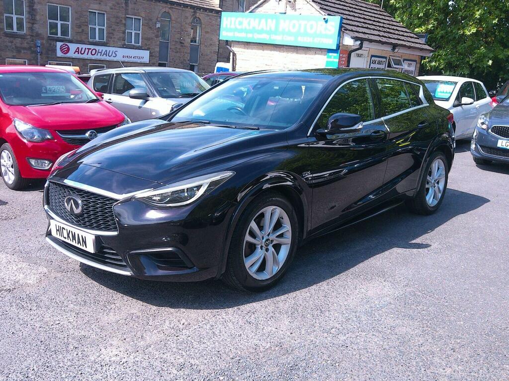 Infiniti Q30 Hatchback 2.2D Se Dct Euro 6 Ss 201767 Black