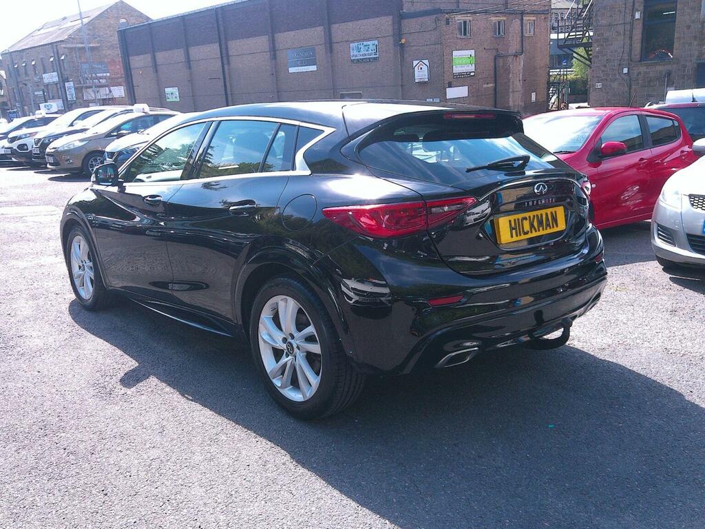 Infiniti Q30 Hatchback 2.2D Se Dct Euro 6 Ss 201767 Black #5