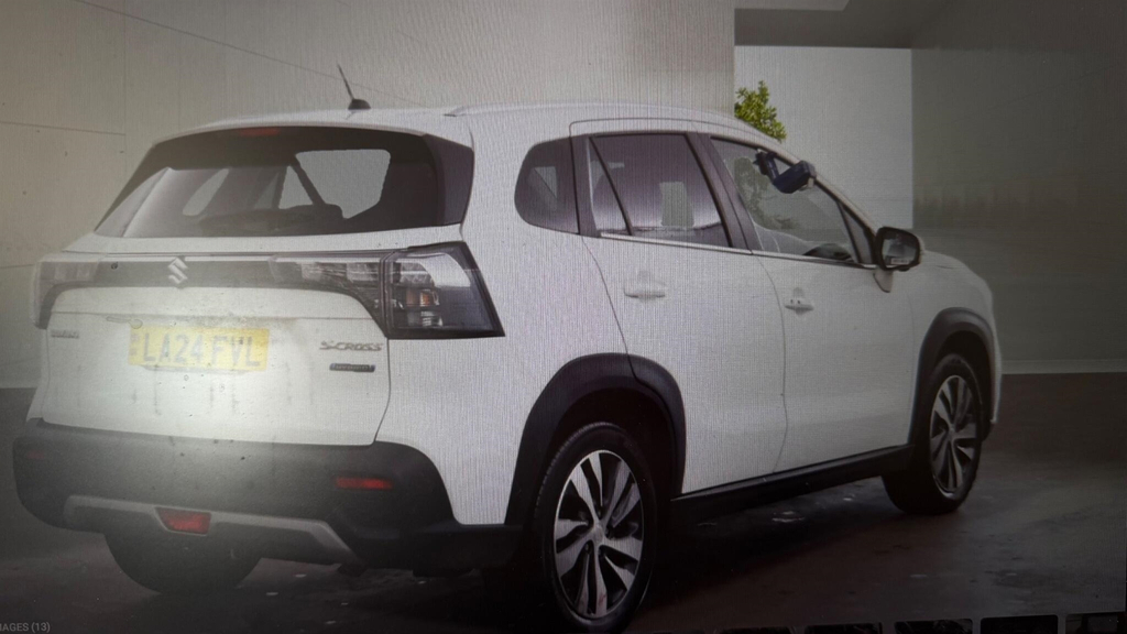 Suzuki S Cross Suv White #3