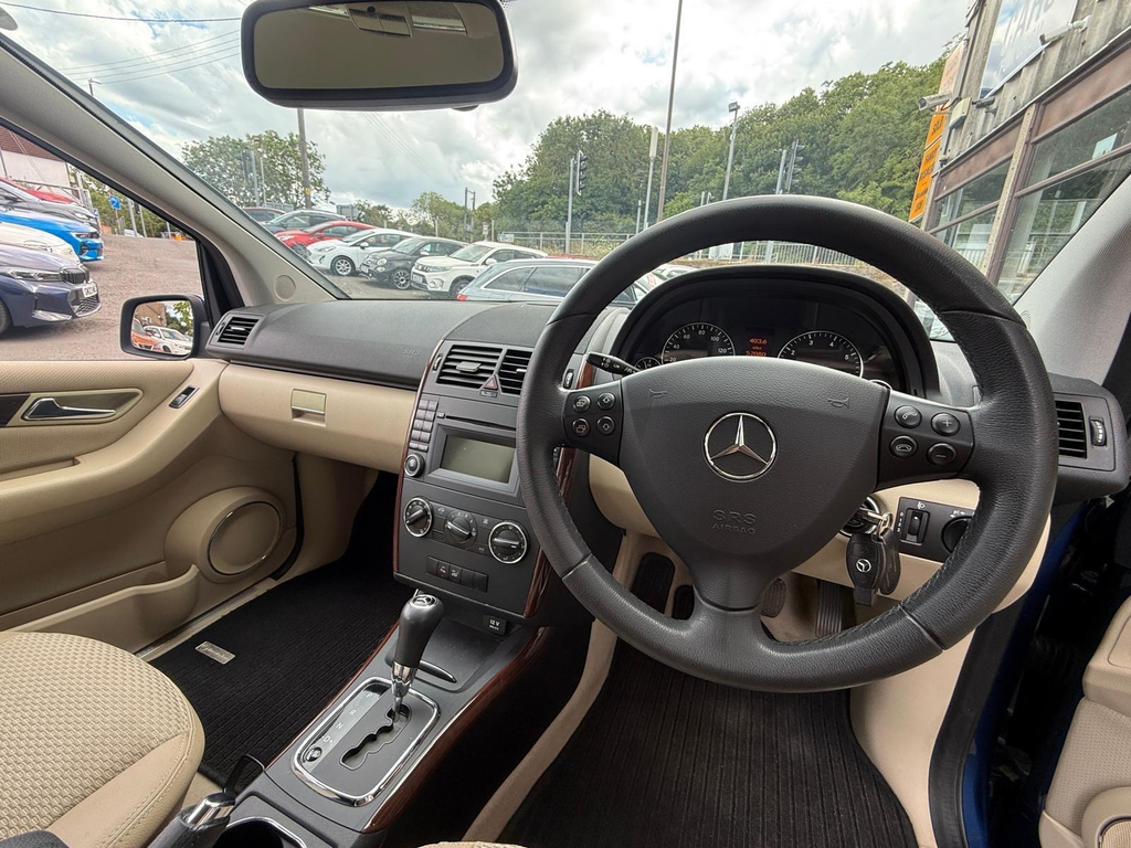 Mercedes-Benz A Class 1.5 A160 Classic Se Cvt Silver #26