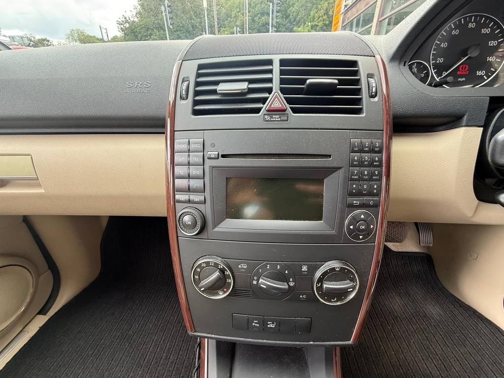 Mercedes-Benz A Class 1.5 A160 Classic Se Cvt Silver #27