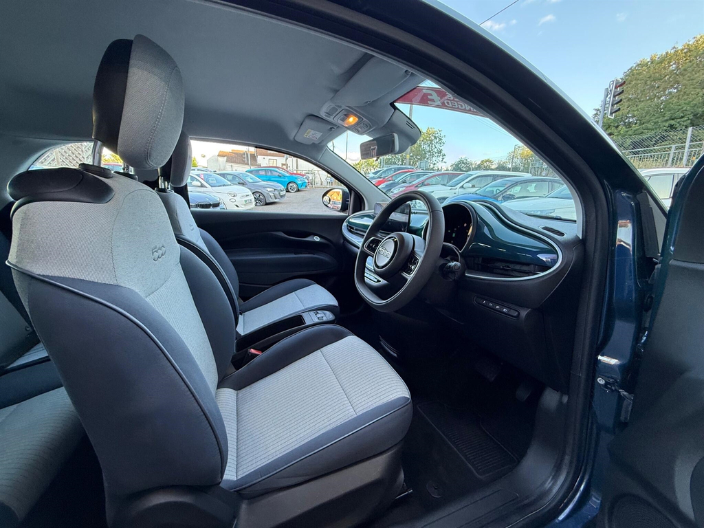 Fiat 500E 2023 42Kwh La Prima Hatchback Black #7