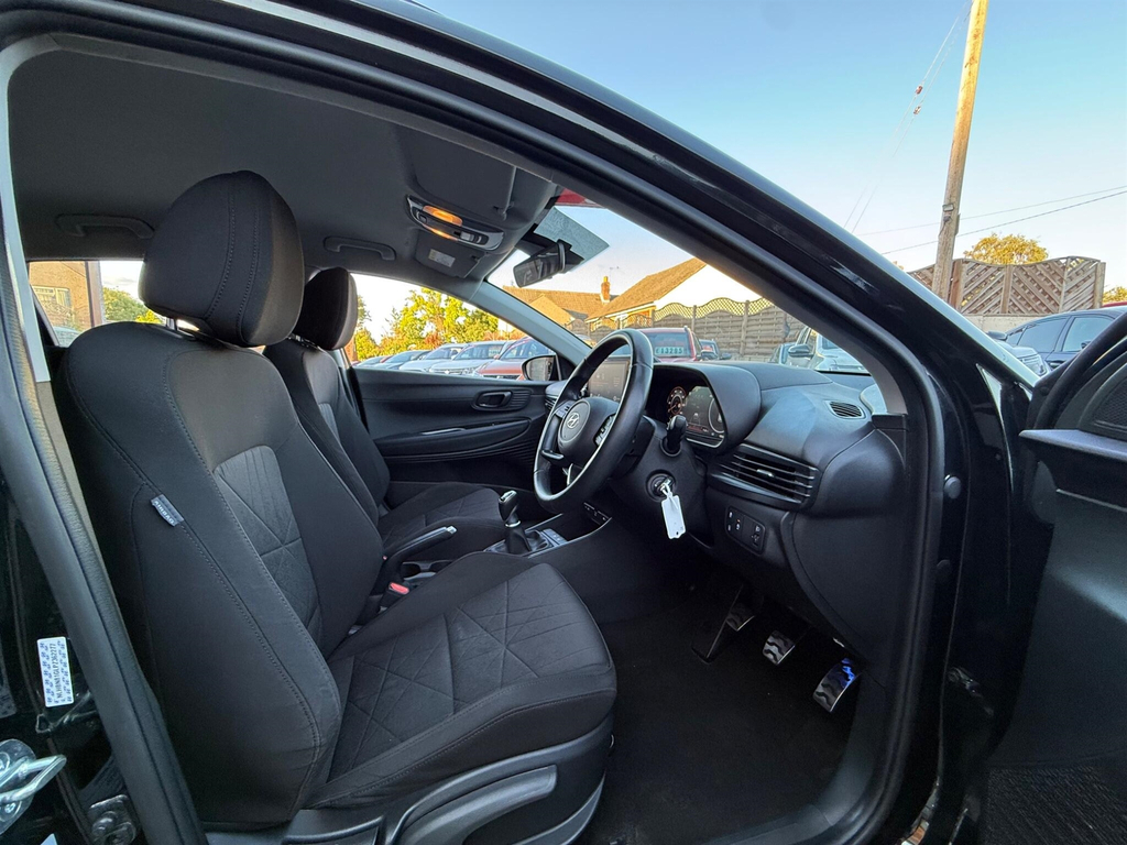 Hyundai Bayon Suv Black #6