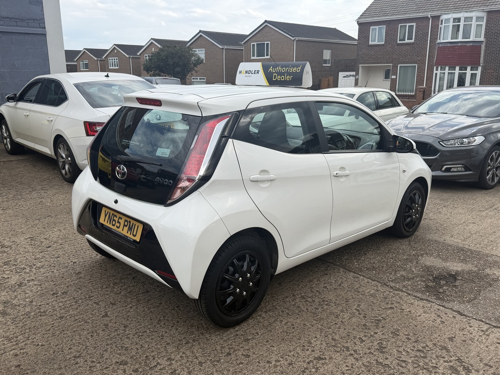 Toyota Aygo X Petrol White #6